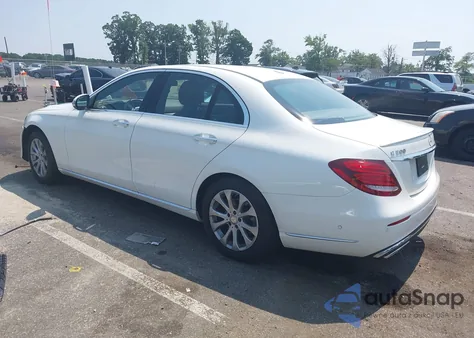 2017 Mercedes-Benz E 300 4Matic z USA, uszkodzony, nr VIN WDDZF4KB5HA197075